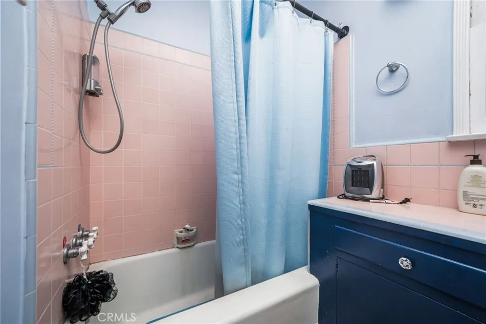 6710 Calhoun Van Nuys, CA 91405