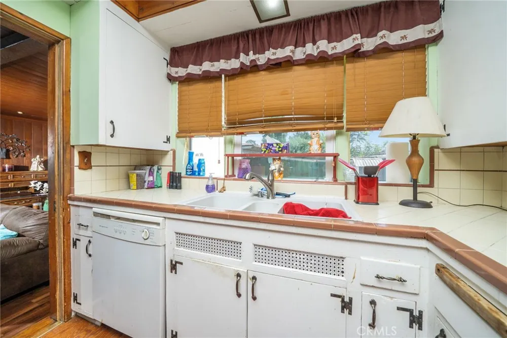 6710 Calhoun Van Nuys, CA 91405
