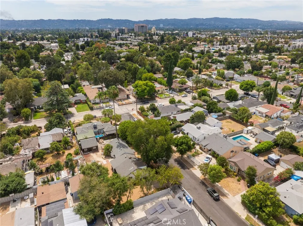 6710 Calhoun Van Nuys, CA 91405