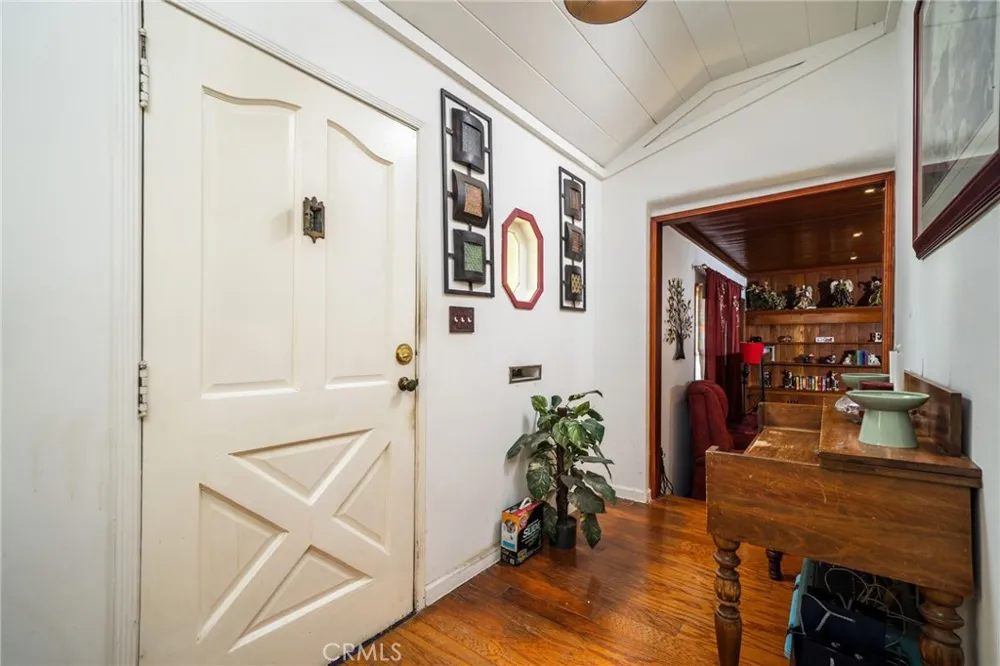 6710 Calhoun Van Nuys, CA 91405