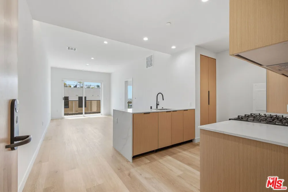 3555 Overland Avenue #503 Los Angeles, CA 90034
