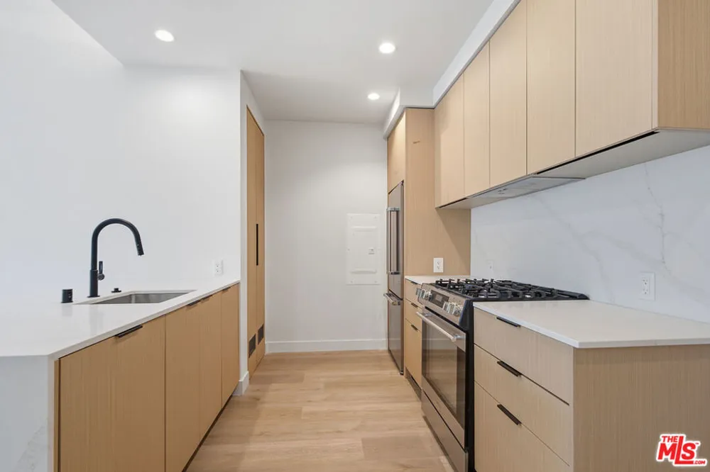 3555 Overland Avenue #503 Los Angeles, CA 90034