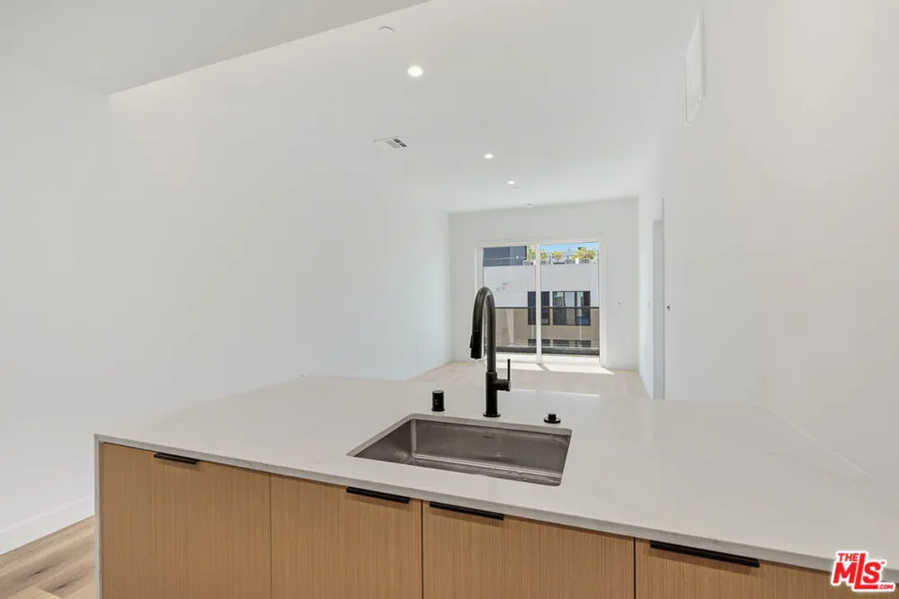 3555 Overland Avenue #503 Los Angeles, CA 90034