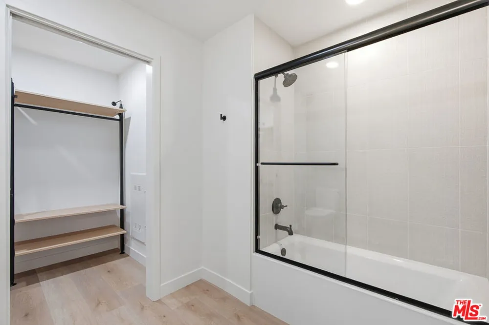 3555 Overland Avenue #503 Los Angeles, CA 90034