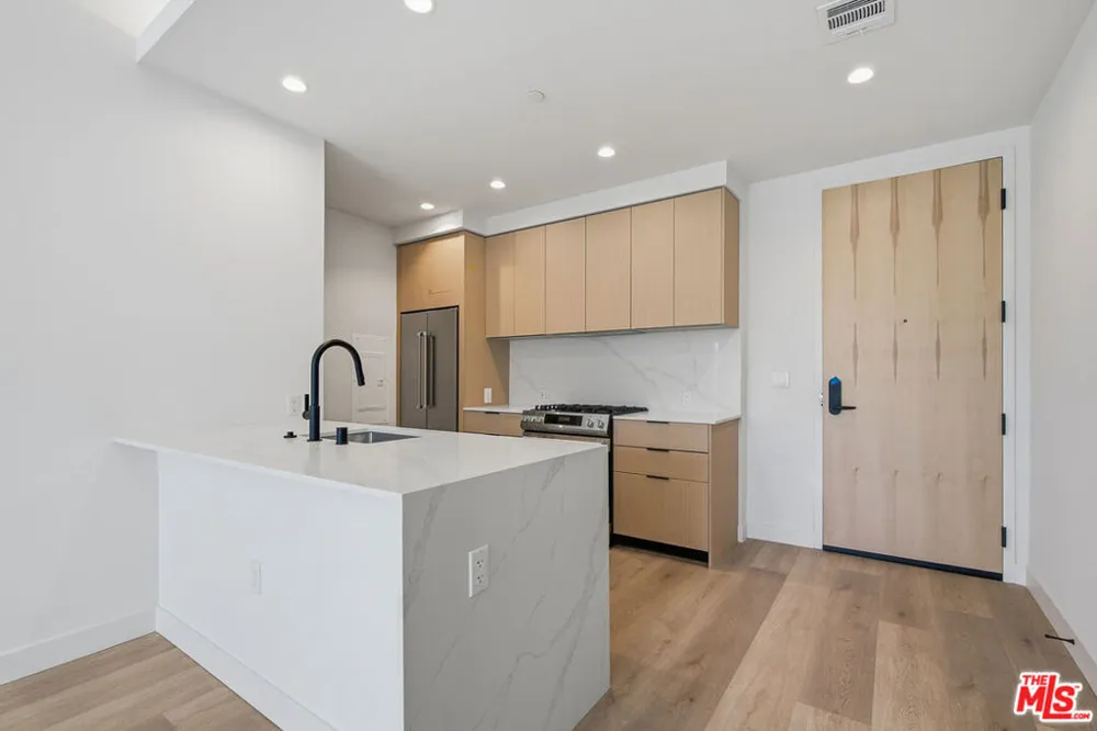 3555 Overland Avenue #503 Los Angeles, CA 90034