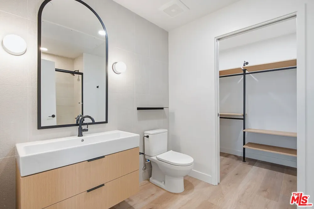 3555 Overland Avenue #503 Los Angeles, CA 90034