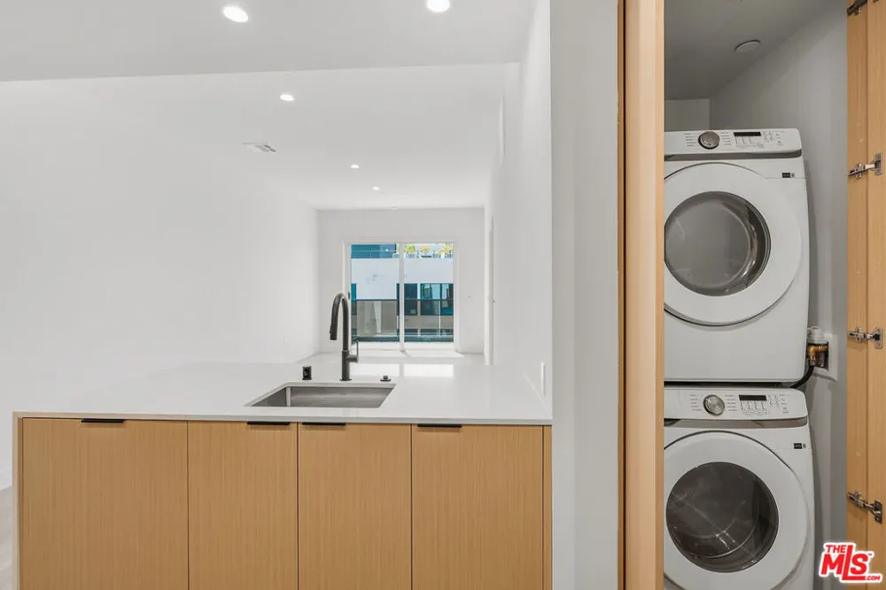 3555 Overland Avenue #503 Los Angeles, CA 90034