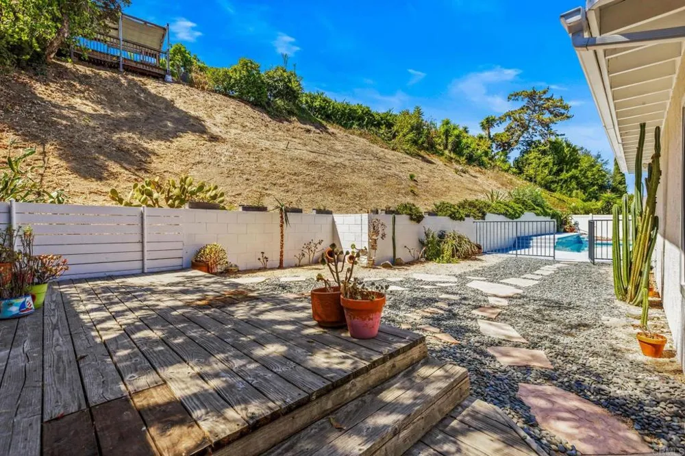 9415 La Suvida Drive La Mesa, CA 91942