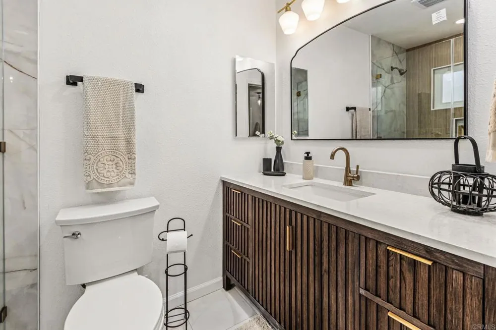 9415 La Suvida Drive La Mesa, CA 91942