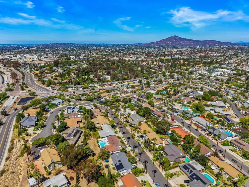 9415 La Suvida Drive La Mesa, CA 91942