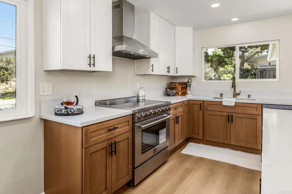 9415 La Suvida Drive La Mesa, CA 91942
