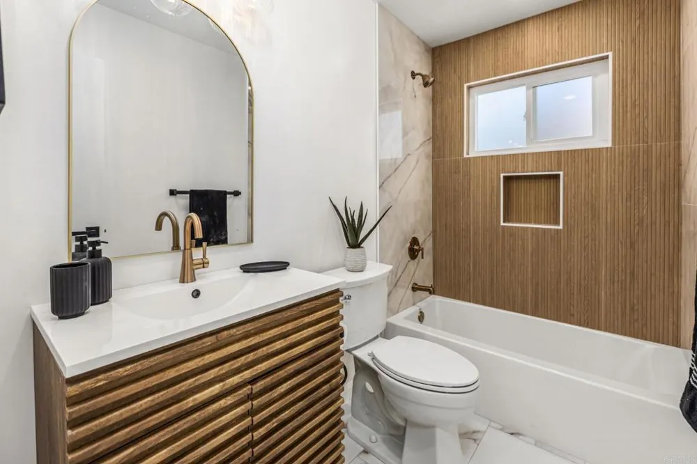 9415 La Suvida Drive La Mesa, CA 91942