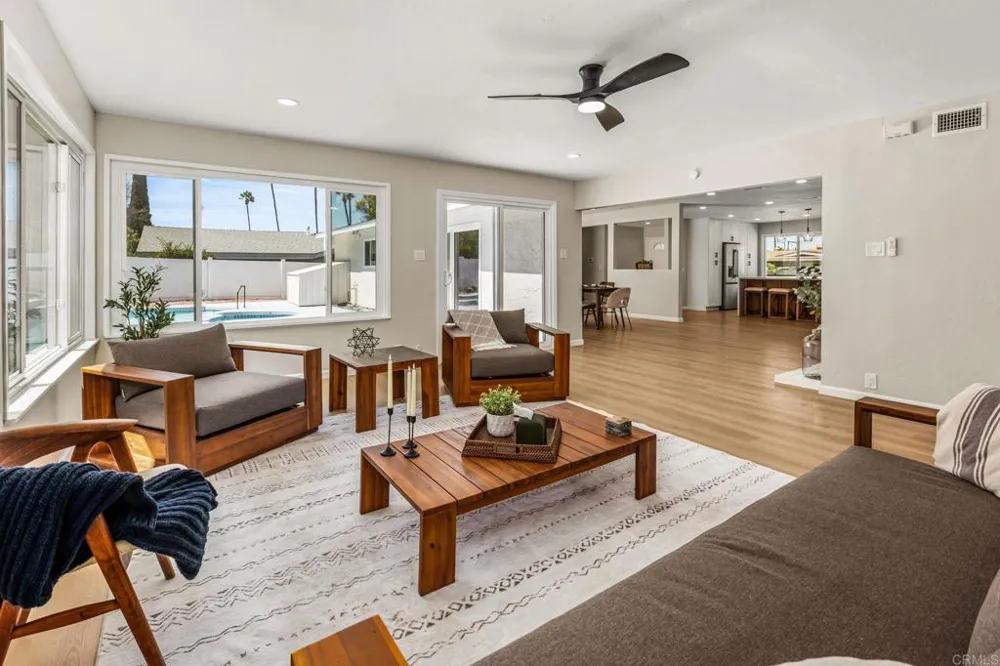 9415 La Suvida Drive La Mesa, CA 91942