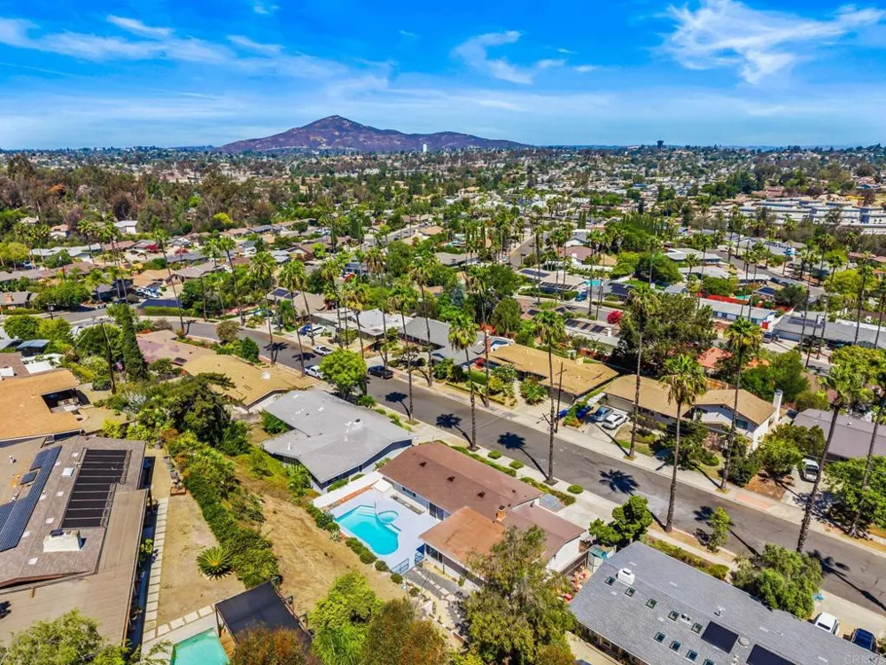 9415 La Suvida Drive La Mesa, CA 91942