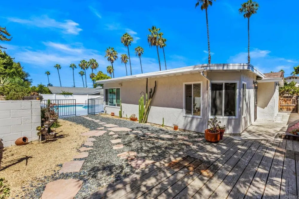 9415 La Suvida Drive La Mesa, CA 91942