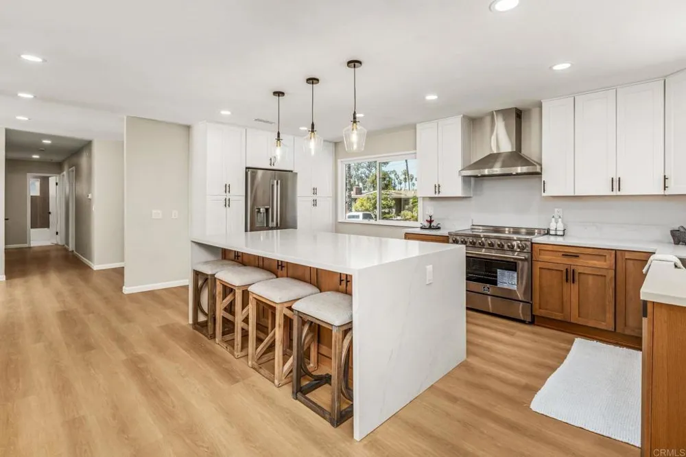9415 La Suvida Drive La Mesa, CA 91942