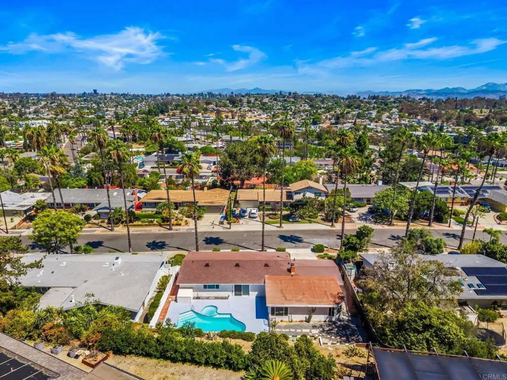 9415 La Suvida Drive La Mesa, CA 91942