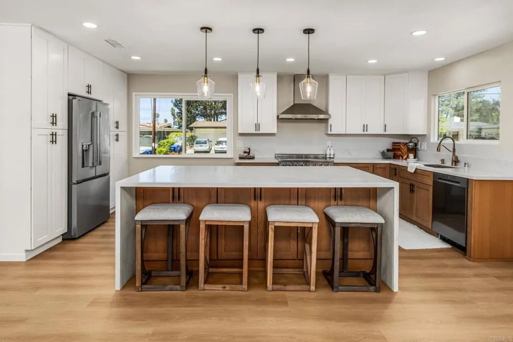9415 La Suvida Drive La Mesa, CA 91942