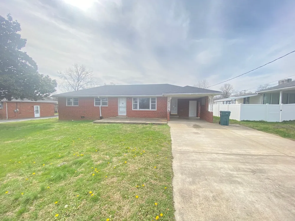 404 Vosswood Dr Lebanon, TN 37087