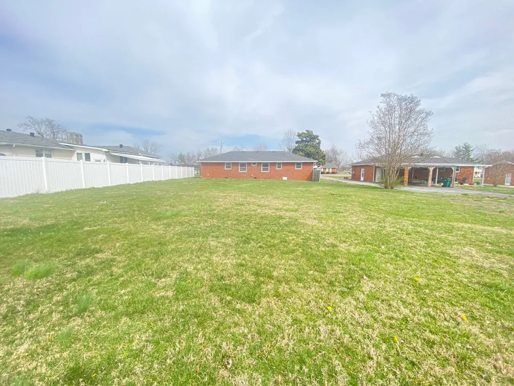 404 Vosswood Dr Lebanon, TN 37087