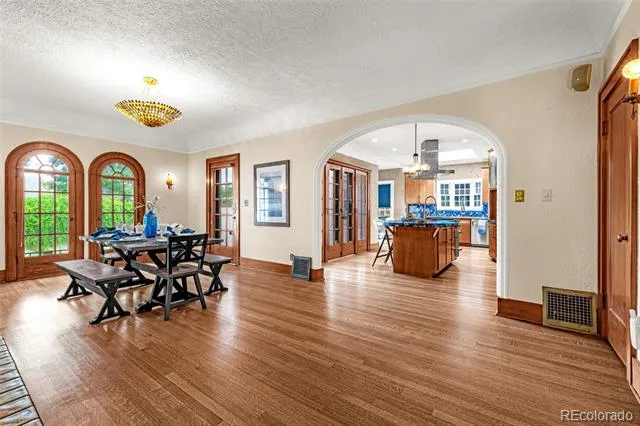 2107 Cascade Avenue Colorado Springs, CO 80907