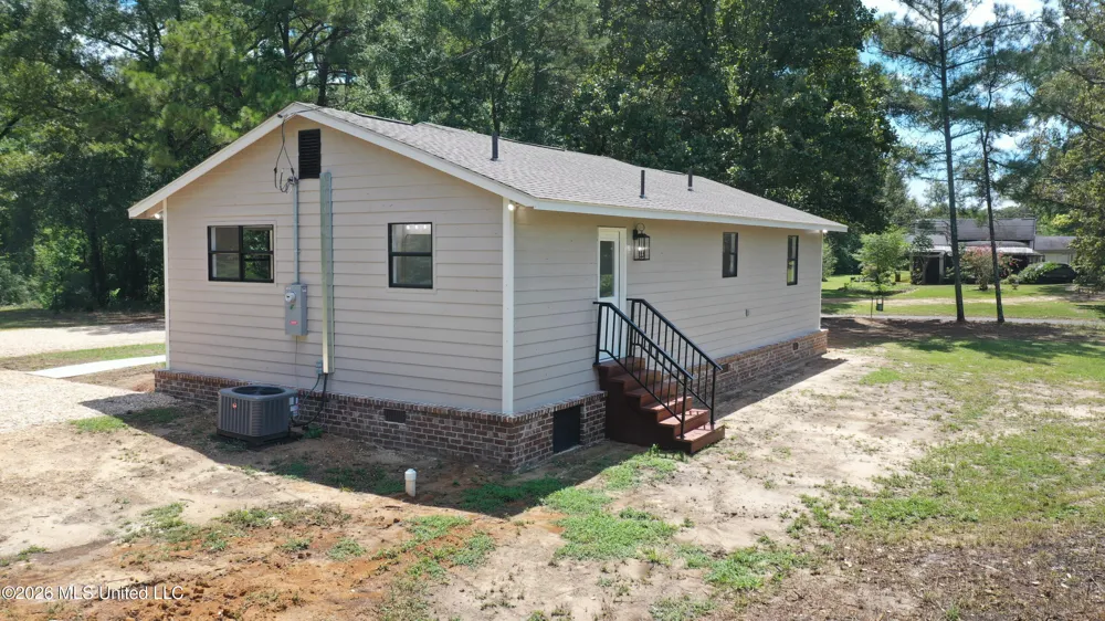 1093 Mccomb Hville Road Mccomb, MS 39648
