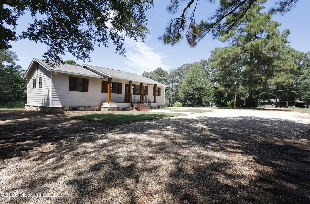 1093 Mccomb Hville Road Mccomb, MS 39648