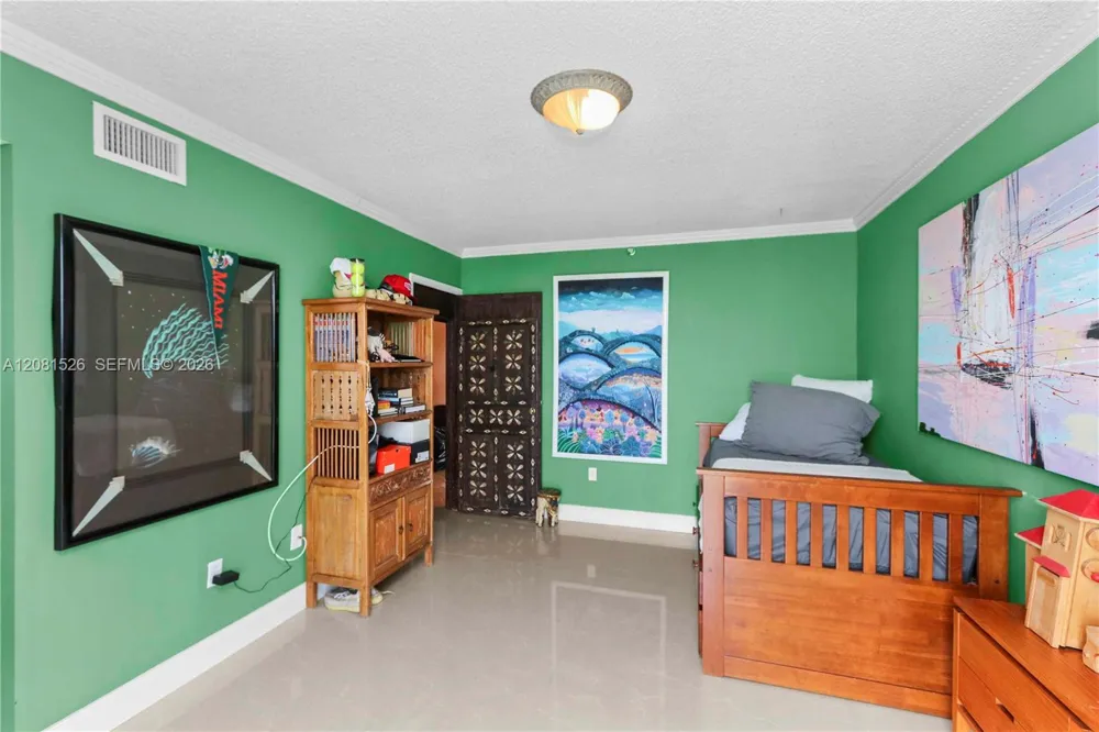 5900 Collins Ave #2304 Miami Beach, FL 33140