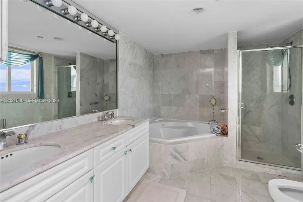 5900 Collins Ave #2304 Miami Beach, FL 33140