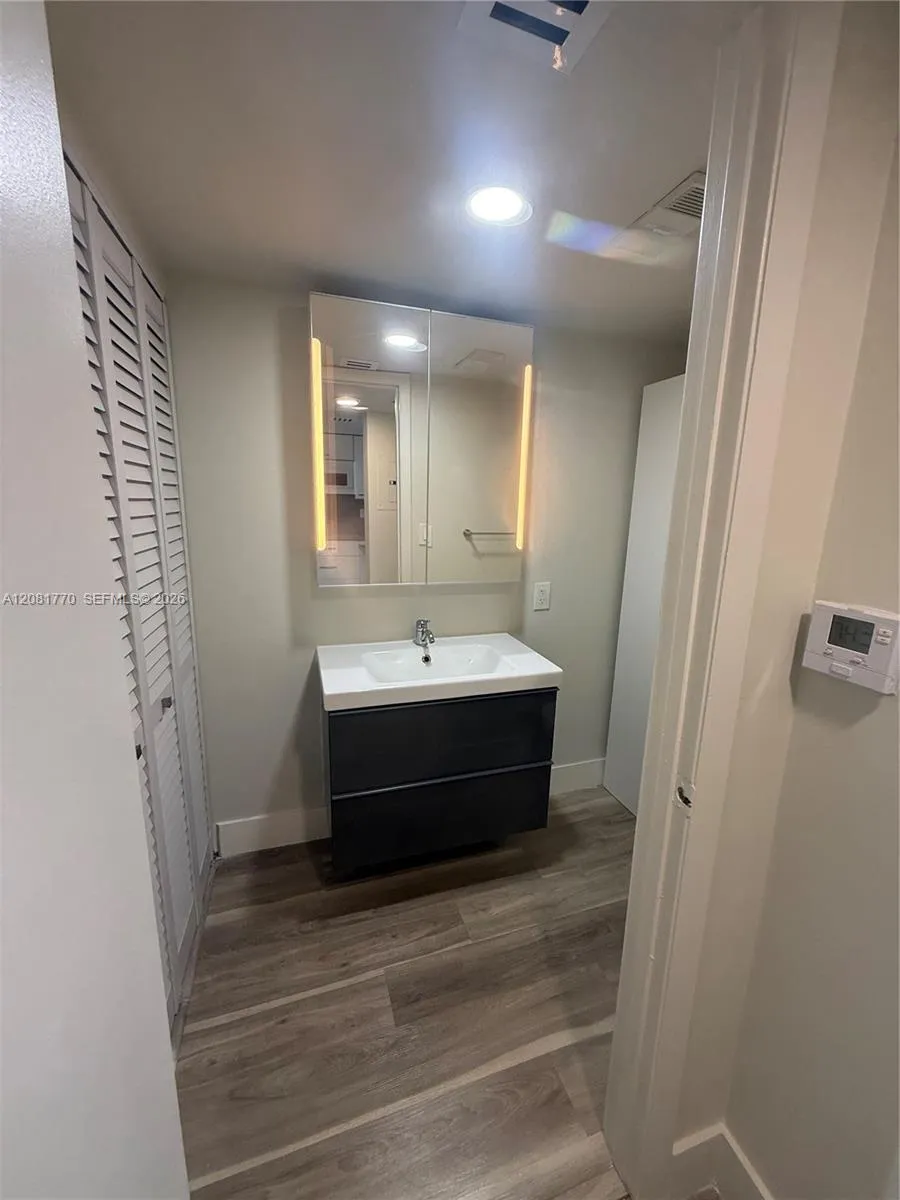 540 Brickell Key Dr #726 Miami, FL 33131