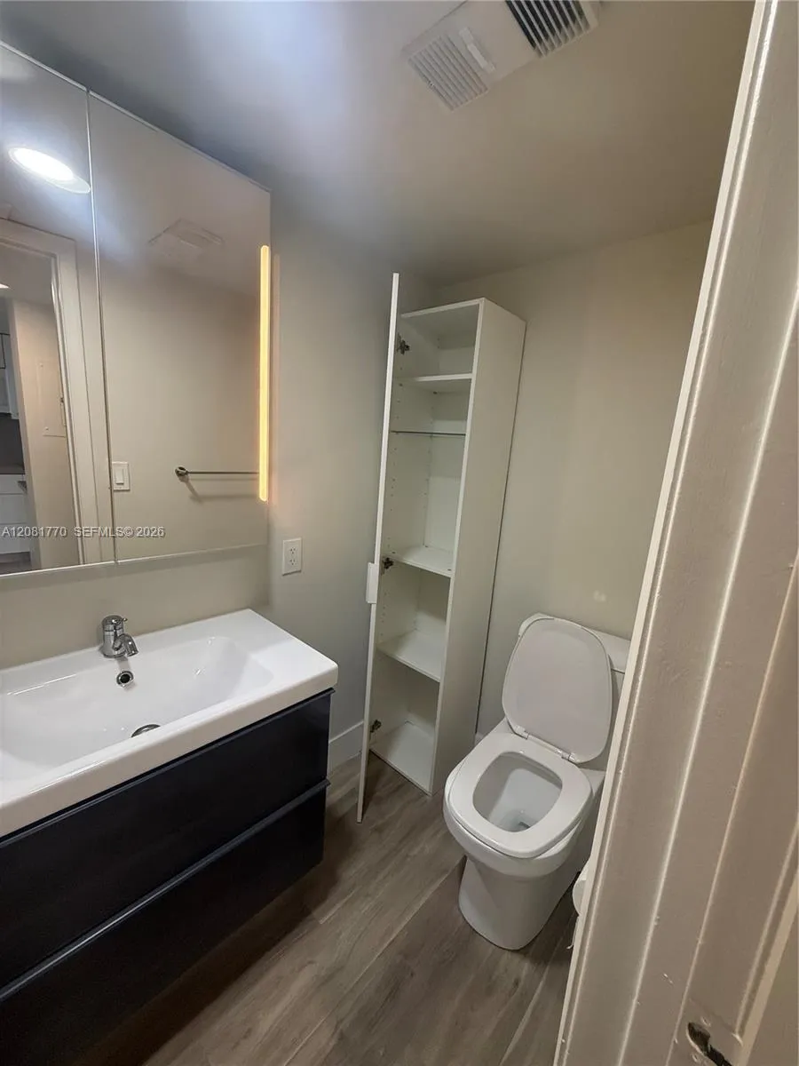 540 Brickell Key Dr #726 Miami, FL 33131