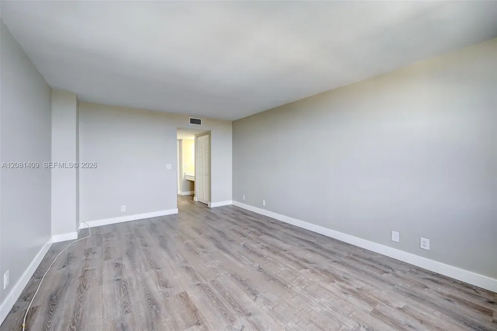2401 S Ocean Dr #1906 Hollywood, FL 33019