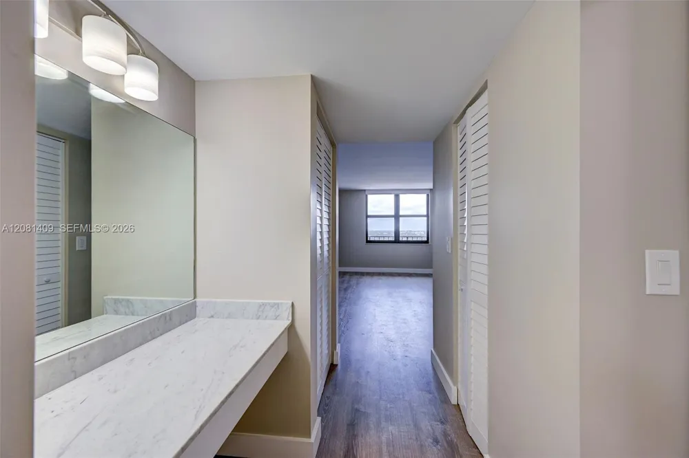 2401 S Ocean Dr #1906 Hollywood, FL 33019