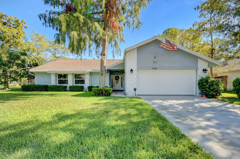 1098 Primrose Lane Wellington, FL 33414