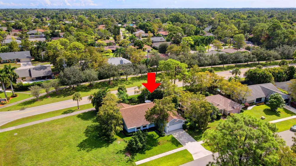 1098 Primrose Lane Wellington, FL 33414