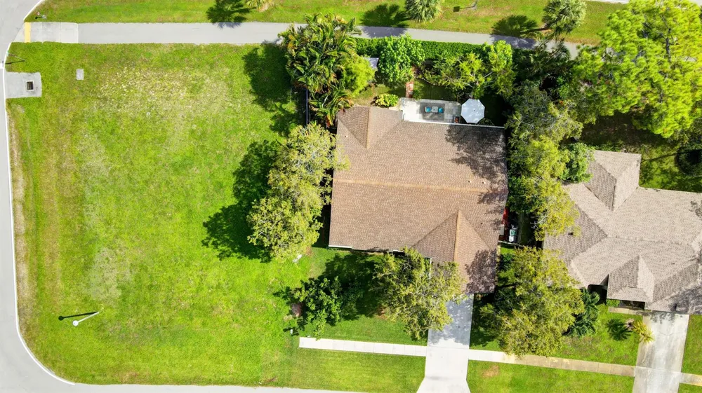 1098 Primrose Lane Wellington, FL 33414