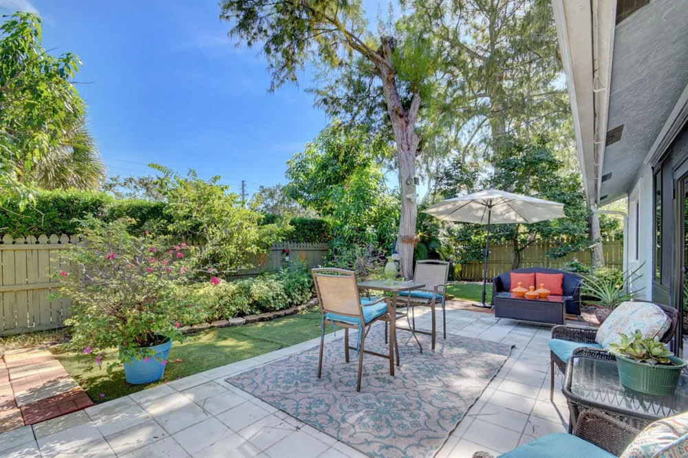 1098 Primrose Lane Wellington, FL 33414