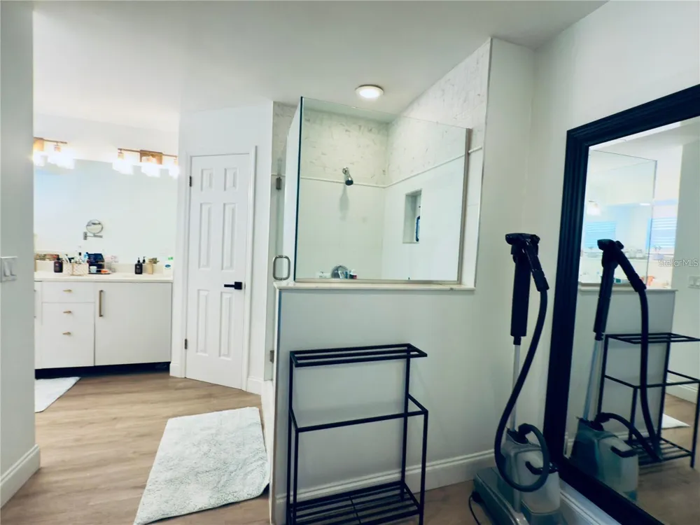 8113 BREEZE COVE LANE Orlando, FL 32819