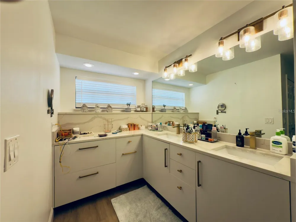 8113 BREEZE COVE LANE Orlando, FL 32819