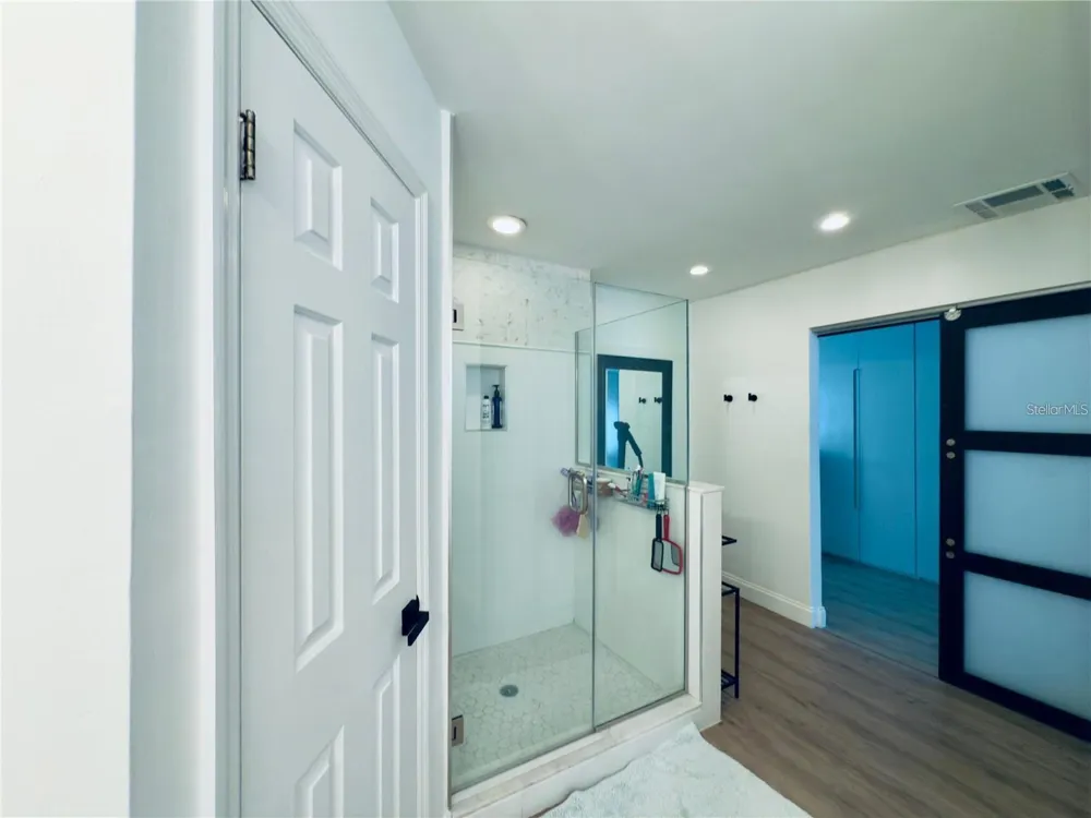 8113 BREEZE COVE LANE Orlando, FL 32819
