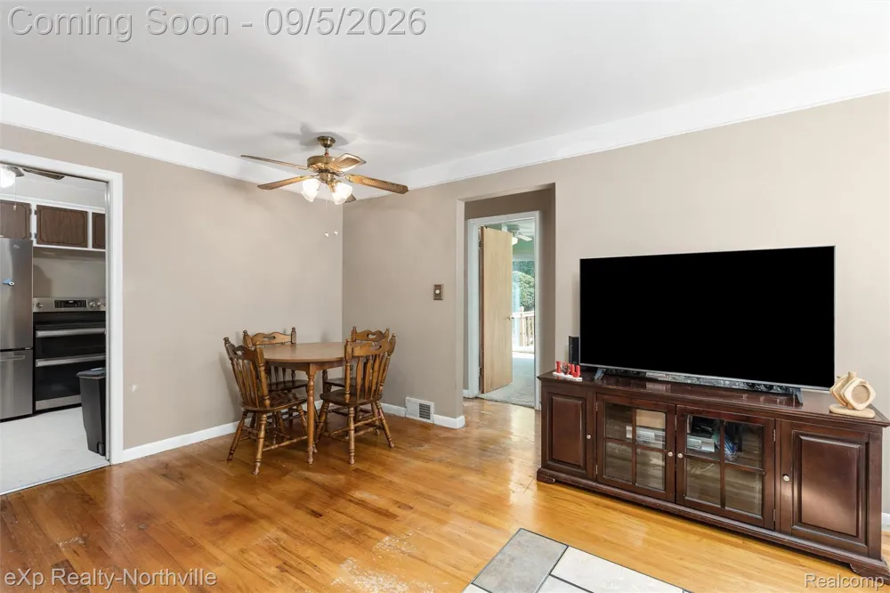 20454 Denby Redford Charter Township, MI 48240