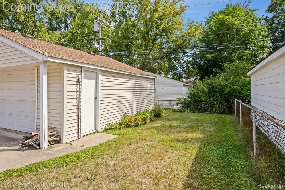 20454 Denby Redford Charter Township, MI 48240