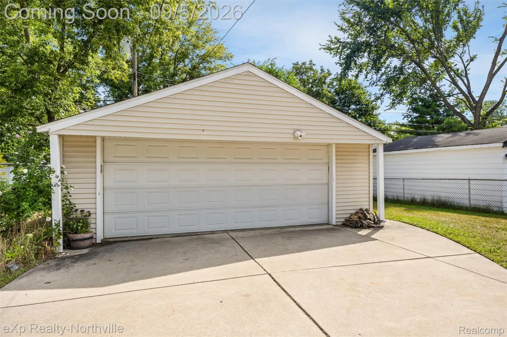 20454 Denby Redford Charter Township, MI 48240