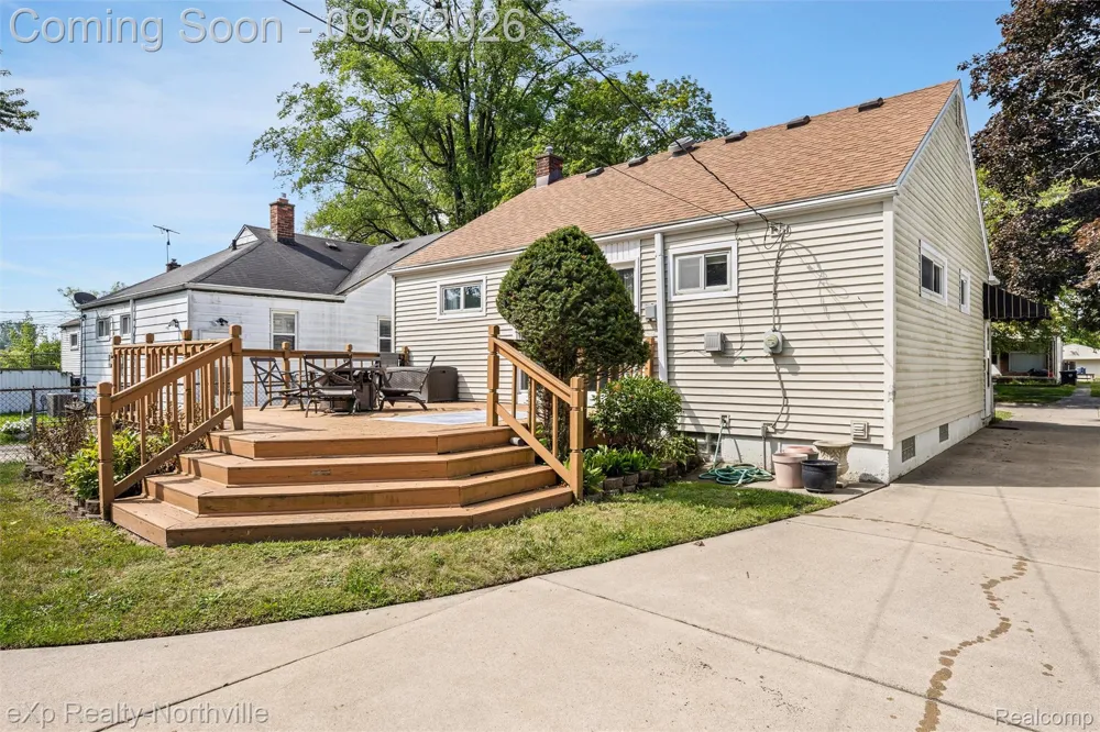 20454 Denby Redford Charter Township, MI 48240