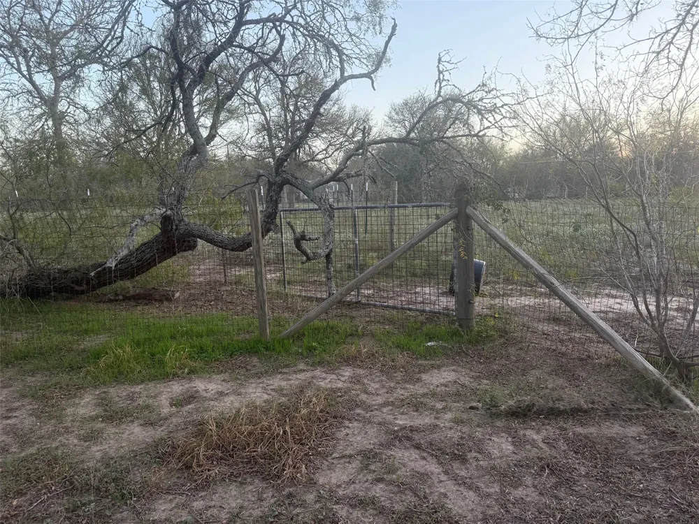 326 The Forest Road Dale, TX 78616