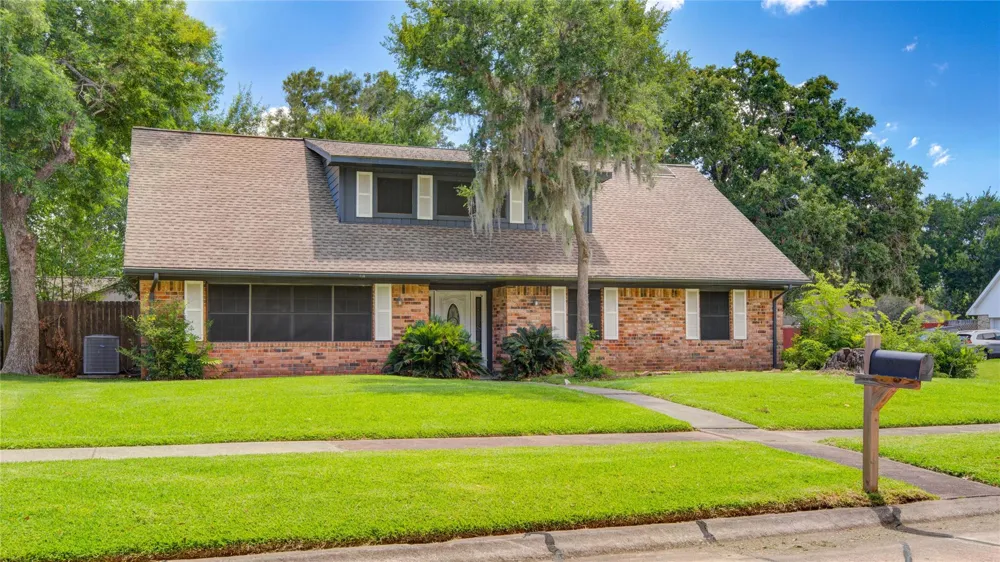 15702 Wandering Trail Friendswood, TX 77546