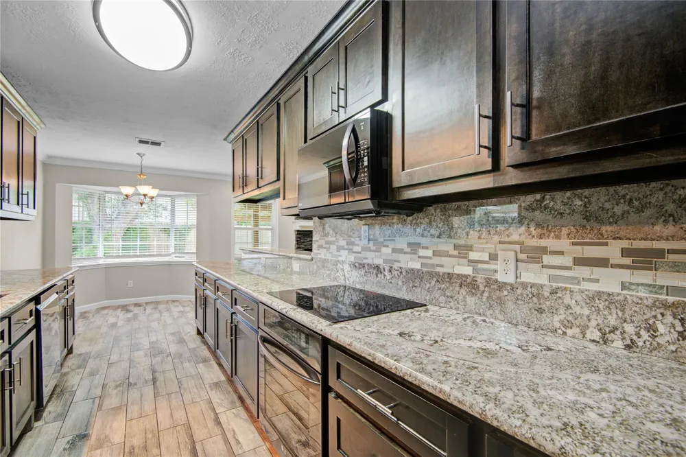 15702 Wandering Trail Friendswood, TX 77546