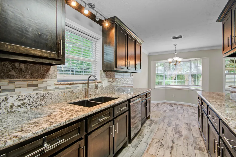 15702 Wandering Trail Friendswood, TX 77546