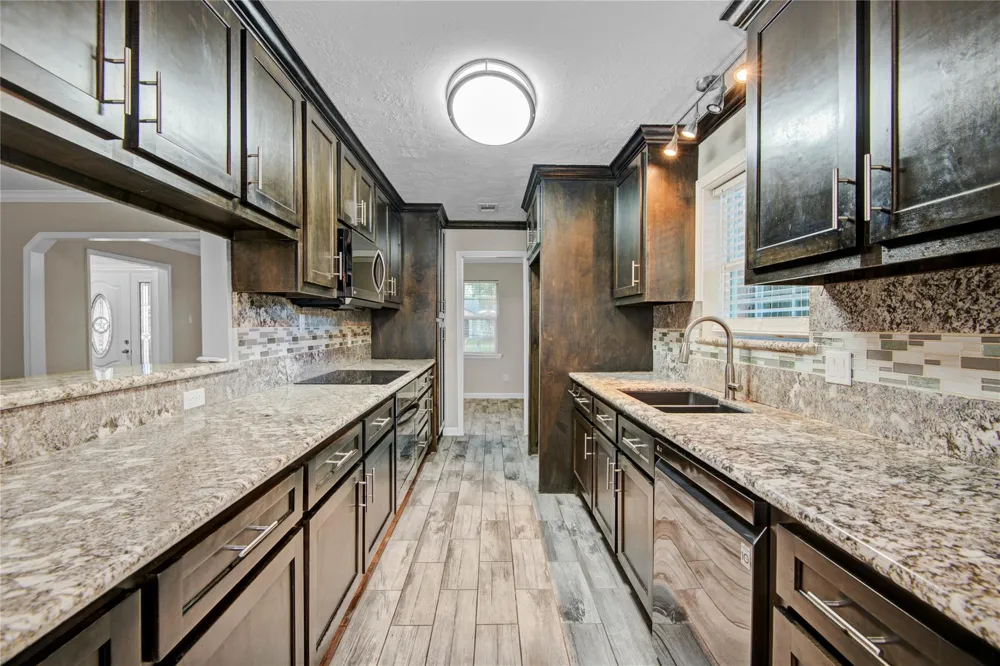 15702 Wandering Trail Friendswood, TX 77546