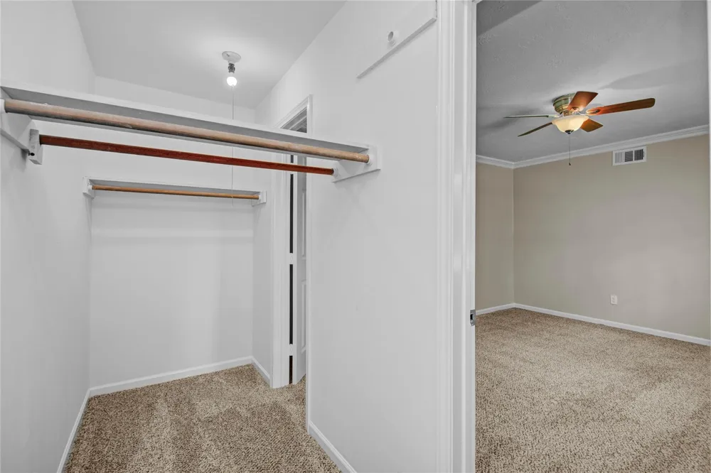 15702 Wandering Trail Friendswood, TX 77546